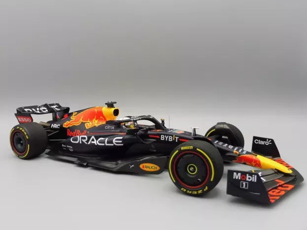 Minichamps Red Bull F1 Rb18 Team Oracle Red Bull Racing N 1 World Champion Season 2022 Max Verstappen 1:18 110220001