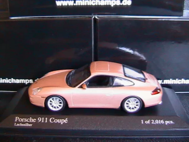 Minichamps Porsche 911 996 Coupe 2001 1:43 400061025