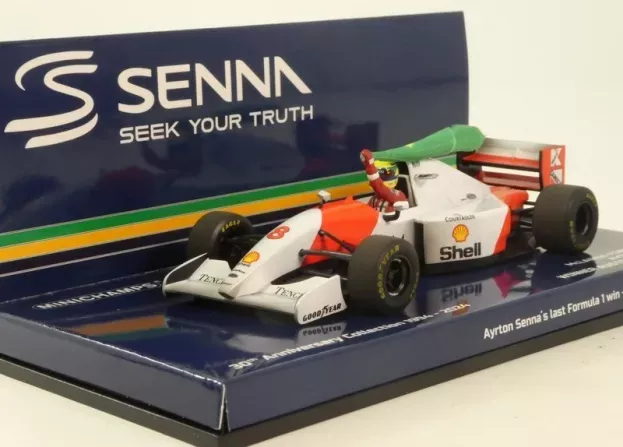 Minichamps Mclaren F1 Ford Mp4 8 V8 Team Marlboro N 8 Winner Australian Gp With Flag Dirty Version 1993 Ayrton Senna 1:43 540933308