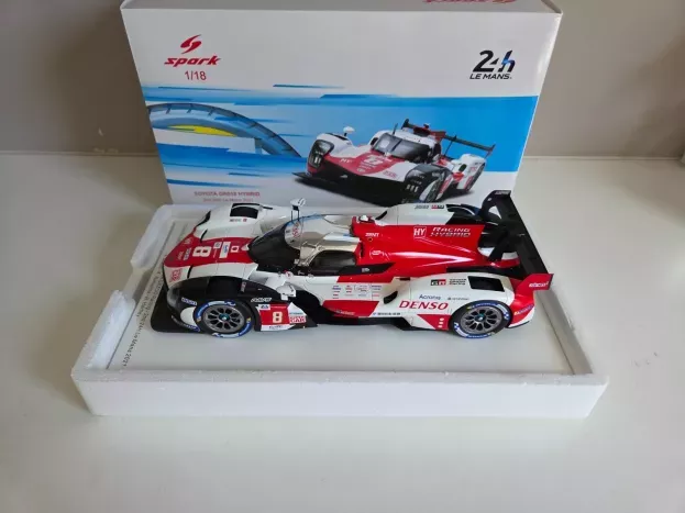 Spark Toyota Gr010 3.5l V6 Twin Turbo Hybrid Team Gazoo Racing N 8 2nd 24h Le Mans 2021 S.buemi N.nakajima B.hartley 1:18 18S690