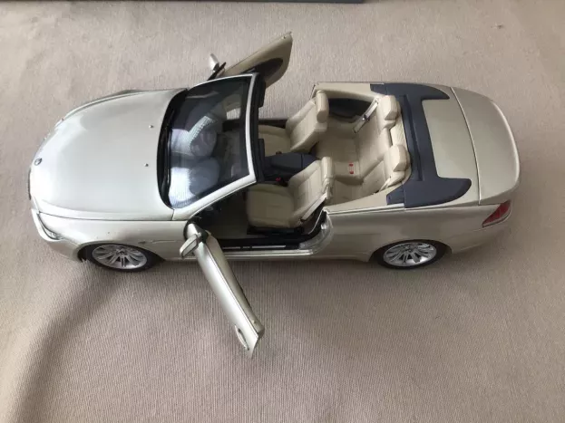 Kyosho BMW 6-Series Cabrio E64 Mineral Silver dealer edition 1:18 80430153437