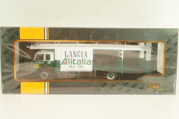 IXO Models Fiat 673 Truck Car Transporter Team Lancia Alitalia Rally 1976 1:43 TRU038
