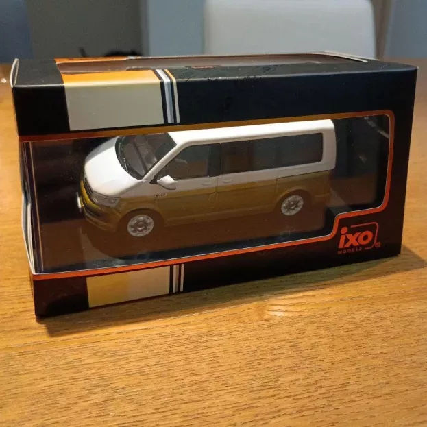Minichamps Volkswagen T5 Multivan Minibus 1:43 MULTIVAN