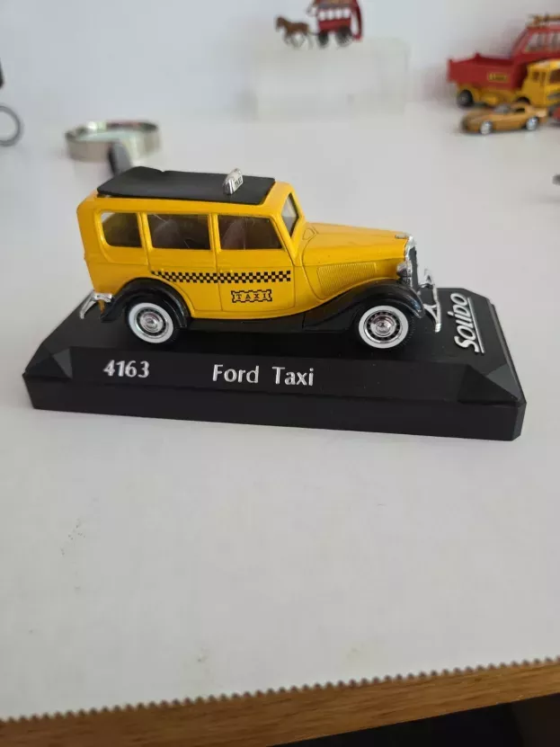 Solido Ford V8 Sedan Taxi 1932 1:43 4163
