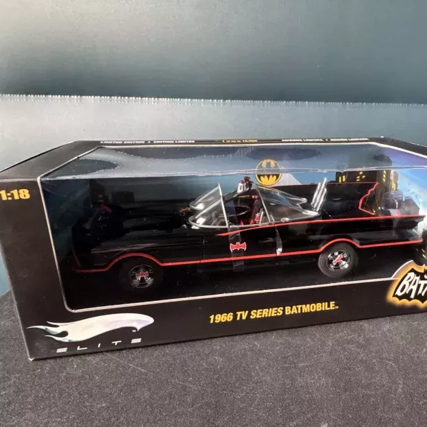Hot Wheels Batman Batmobile 1966 1:18 L7130