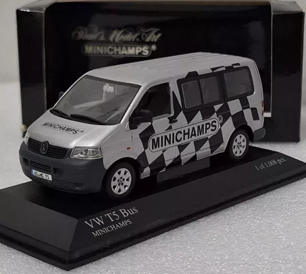 Minichamps Volkswagen T5 Multivan Minichamps 2010 1:43 400052202