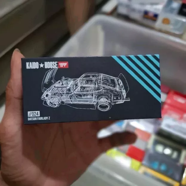 Mini-GT Datsun Fairlady Z N 0 Kaido House Coupe 1975 1:64 KHMG024