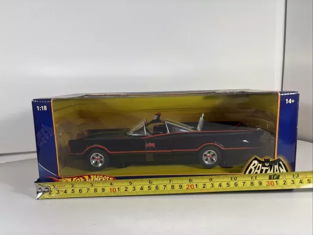 Hot Wheels Batman Batmobile 1966 1:18 L2090