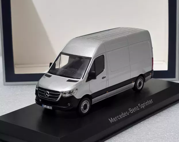 Norev Mercedes Sprinter Van 2018 1:43 351175