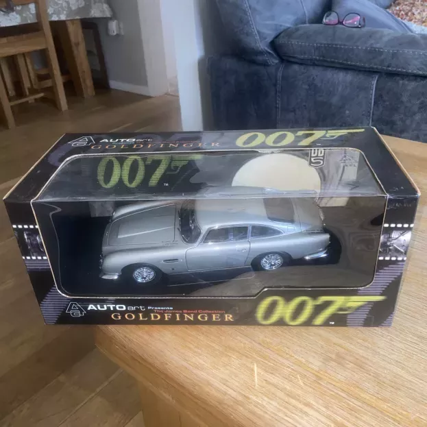 Autoart Aston Martin Db 5 James Bond 007 Goldfinger 1:18 70020