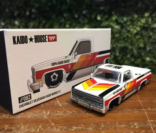 Mini-GT Chevrolet Silverado Pick-up Kaido House Works V1 2003 1:64 KHMG082