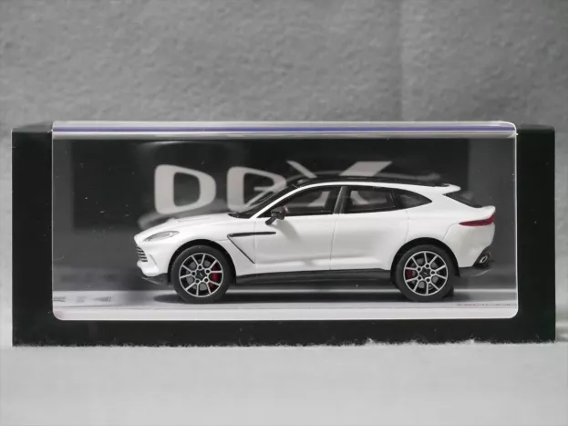 Truescale Aston Martin Dbx 2019 1:43 TSM430499