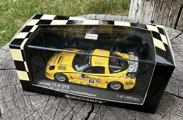 Minichamps Chevrolet Corvette C5r N 64 Winner Class 24h Le Mans 2004 Gavin Beretta Magnussen 1:43 400041464