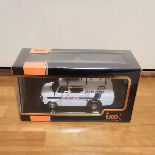 IXO Models Ford Transit Mkii Van Team David Jones Rally Assistance With Accessories 1979 1:43 RAC272X