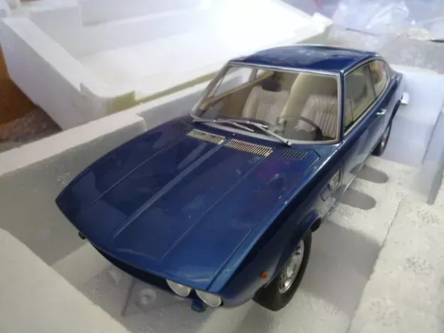 BoS Models Fiat Dino 2000 Bertone Coupe 1967 1:18 BOS413