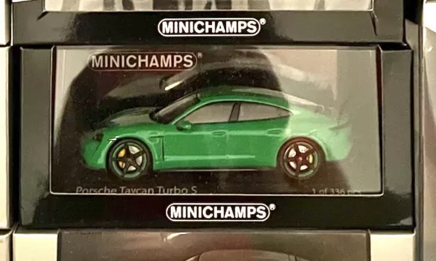 Minichamps Porsche Taycan Turbo S Cross 2020 1:43 410068474