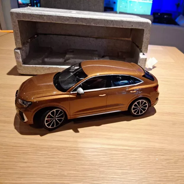 Minichamps Audi Q3 Rs 2019 1:18 155018104