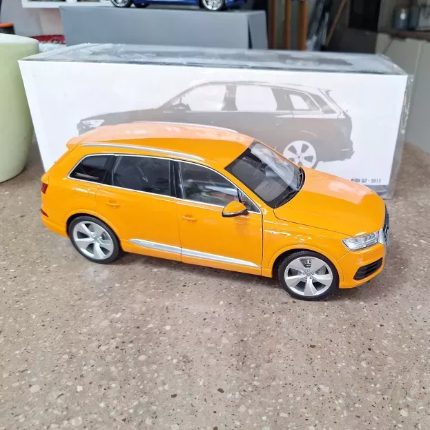 Minichamps Audi Q7 2015 1:18 110014004