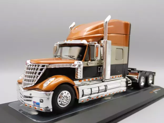 IXO Models International Lonestar Tractor Truck 3-assi 2010 1:43 TR152.22