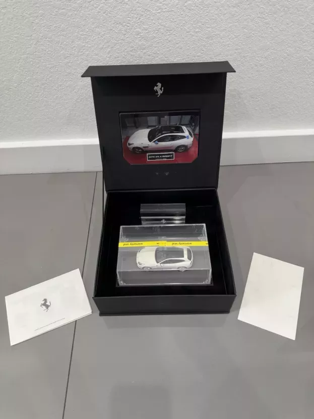 MR Models Ferrari Gtc4 Lusso T 2017 Black Leather Base Base In Pelle Nera 1:43 GTC4LUSSOT
