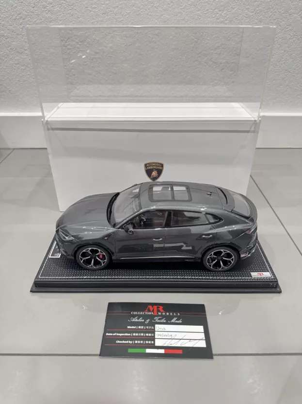 MR Models Lamborghini Urus Se 2023 Con Vetrina With Showcase 1:18 LAMBO061B