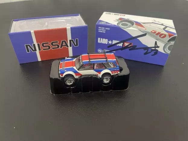 Mini-GT Nissan Datsun 510 4x4 Kaido House Sw Station Wagon Motul 1972 1:64 KHMG044