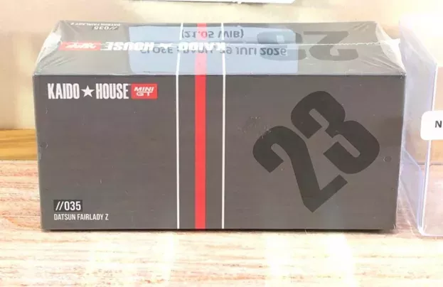 Mini-GT Datsun Fairlady Z Motul Kaido House N 23 Coupe 1975 1:64 KHMG035