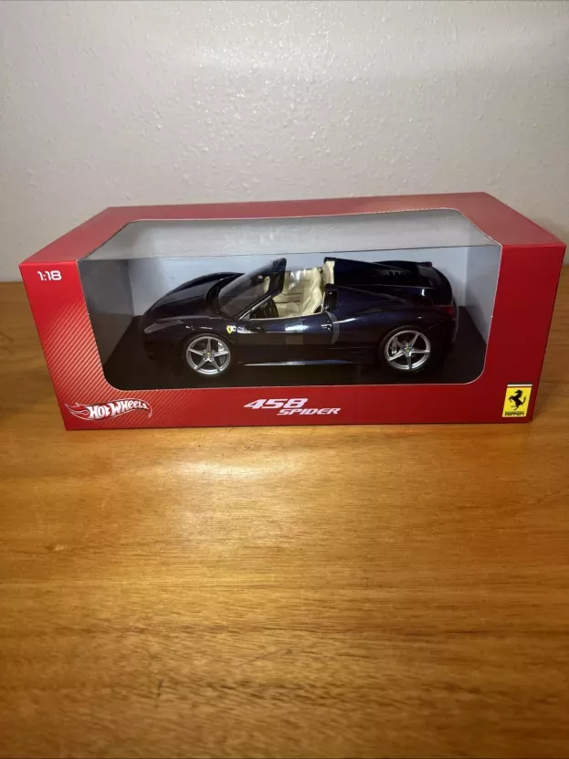 Hot Wheels Ferrari 458 Italia Spider 2011 1:18 X5529