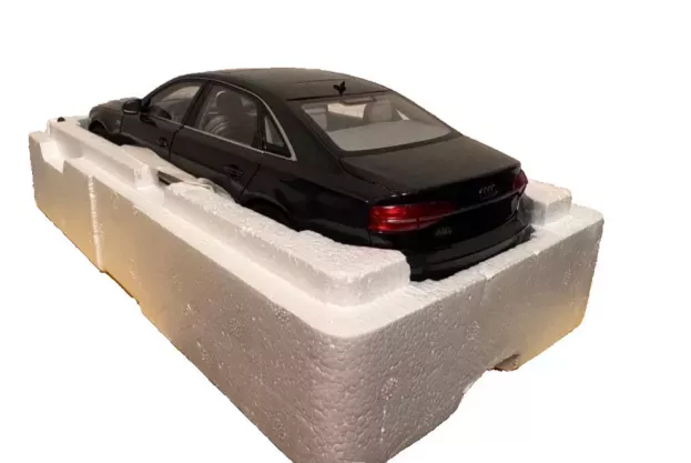 Kyosho Audi A8l W12 2014 1:18 09232MSB
