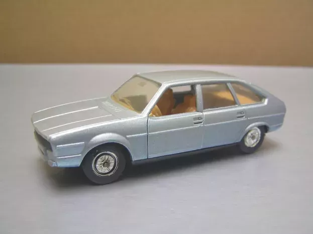 Solido Renault 30ts 1975 1:43 30