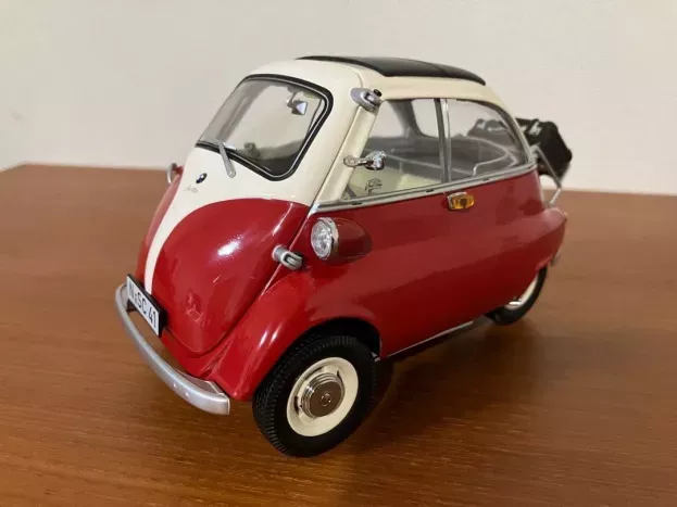 Schuco Iso Isetta Closed Roof 1960 1:18 410
