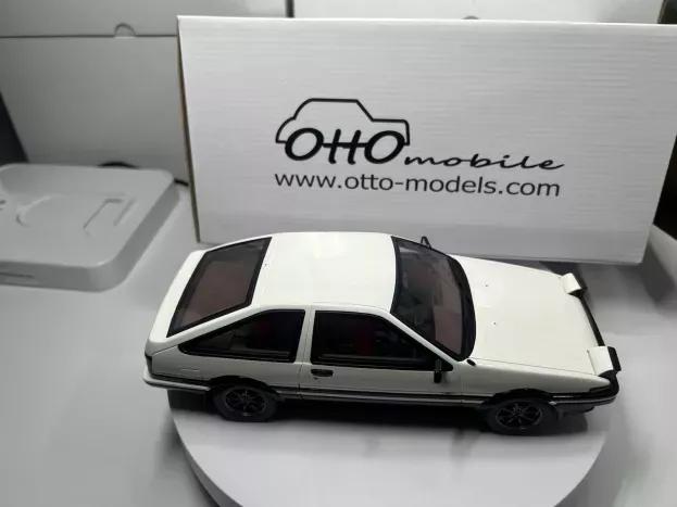 Ottomobile Toyota Sprinter Trueno ae86 1985 1:18 OT444B