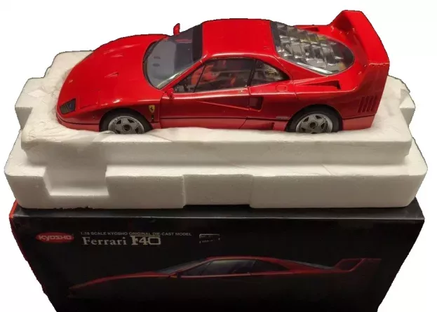 Kyosho Ferrari F40 1987 1:18 08413R
