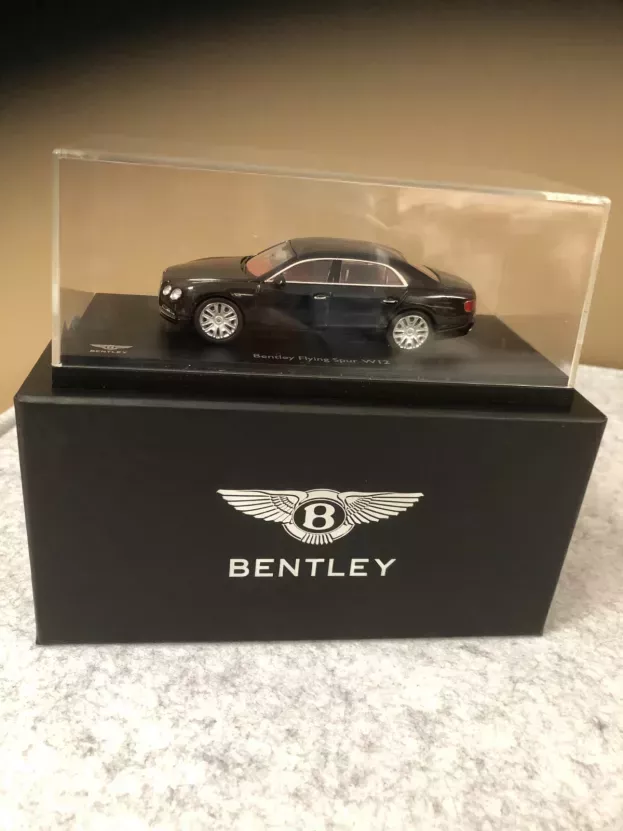 Kyosho Bentley Flying Spur W12 2013 1:43 05561NX