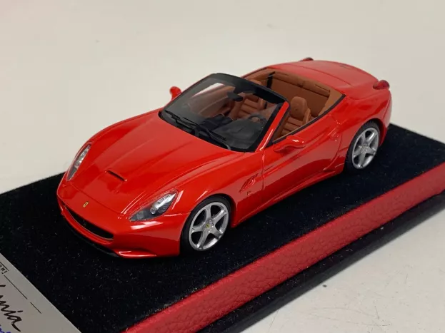 Looksmart Ferrari New Spider California 2009 1:43 LS312SC