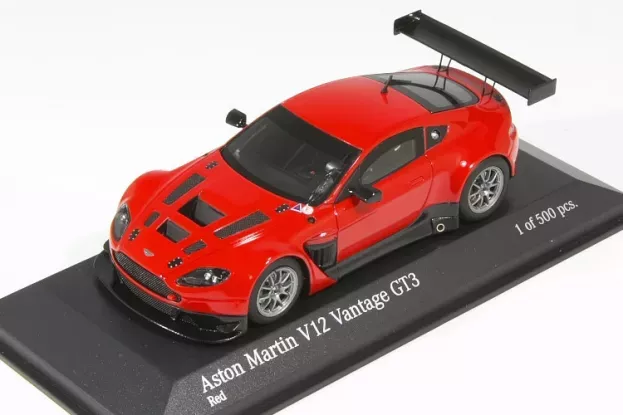 Minichamps Aston Martin Vantage V12 Coupe Street 2012 1:43 437121392
