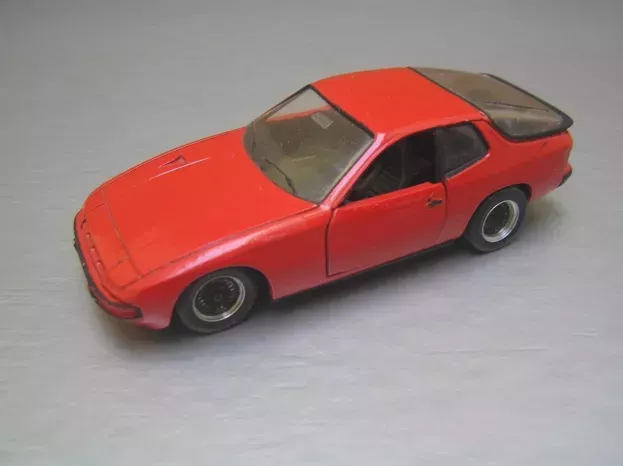 Solido Porsche 924 Turbo Coupe 1978 1:43 1324