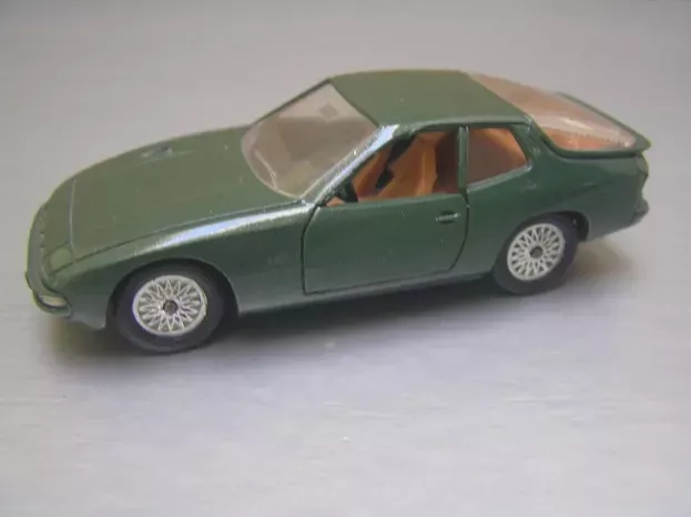 Solido Porsche 924 Turbo 1978 1:43 1051