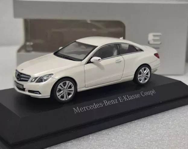 Schuco Mercedes E-class Coupe c207 2009 1:43 B66962416