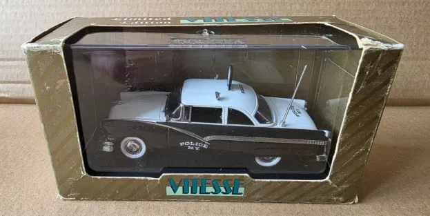 Vitesse Ford Fairlane Radar Police 1956 1:43 L092