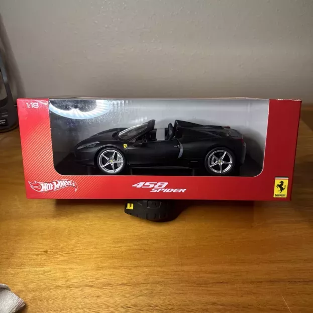 Hot Wheels Ferrari 458 Italia Spider 2011 1:18 X5528
