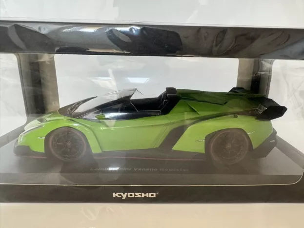 Kyosho Lamborghini Veneno Roadster Spider 2013 1:18 09502GRR