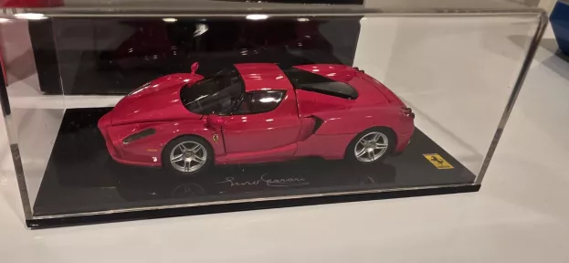 Kyosho Ferrari Enzo 2002 With Openings 1:43 05001PR
