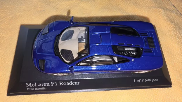 Minichamps Mclaren F 1 Gtr Roadcar 1993 1:43 133435