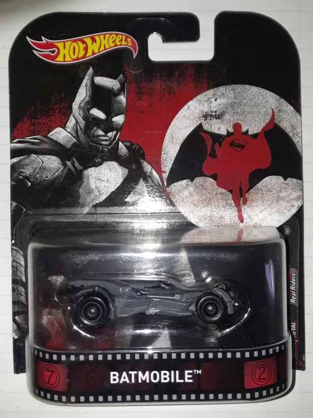 Hot Wheels Batman Batmobile Batman Vs Superman 1:64 DWJ91