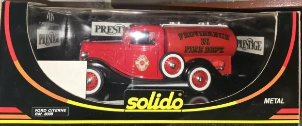 Solido Ford V8 Tanker Truck Provvidence Ri Fire Engine 1936 1:18 8005