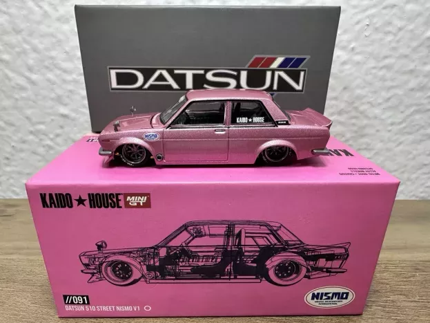 Mini-GT Datsun 510 Street Nismo V1 1969 1:64 KHMG091