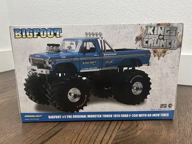 Greenlight Ford F-250 Pick-up Bigfoot Monster Truck 1974 1:18 13541