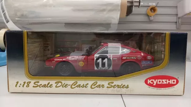Kyosho Nissan Datsun 240z Rhd N 11 Winner Rally Safari 1971 E.herrmann H.schuller 1:18 08215A