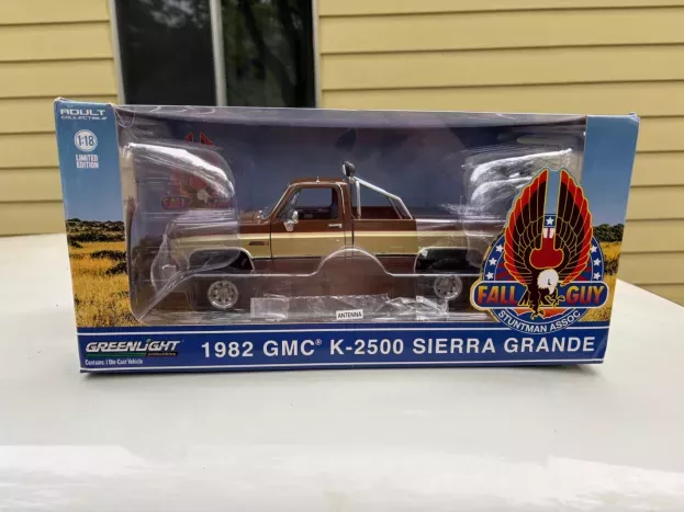 Greenlight Gmc K-2500 Sierra Grande Pick-up Wildeside Fall Guy Stuntman Association 1982 1:18 13560